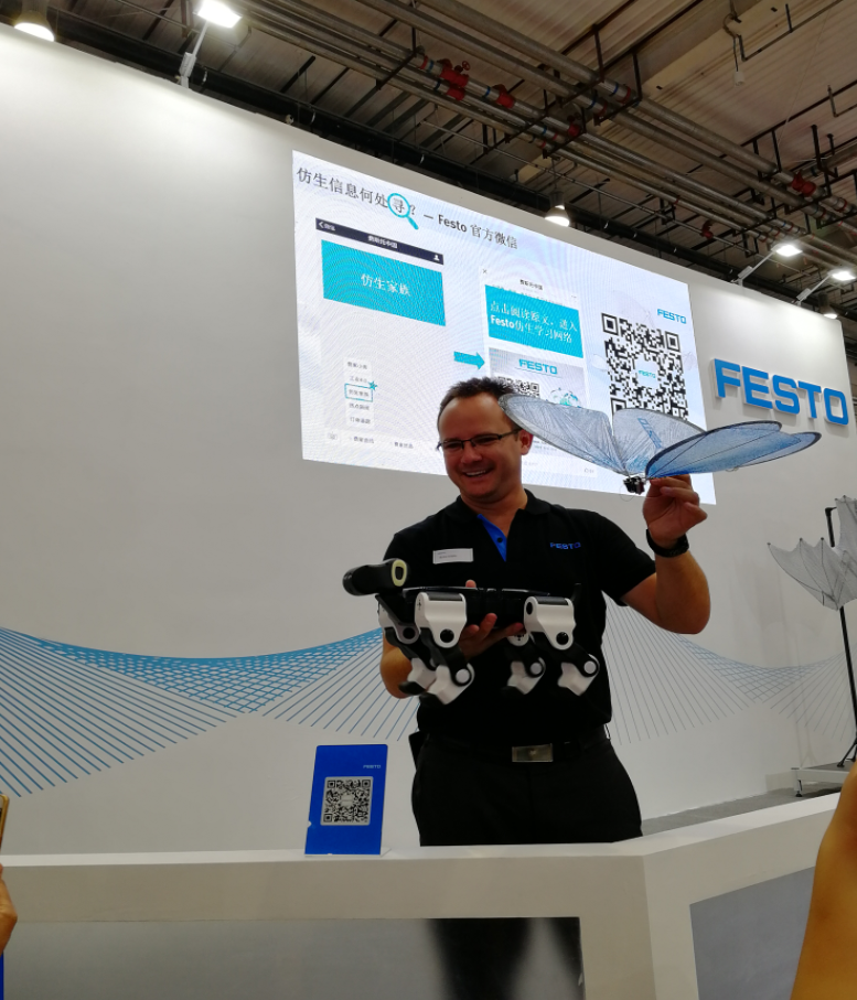 優(yōu)寶特e-Dog與Festo仿生蝴蝶的一次邂逅