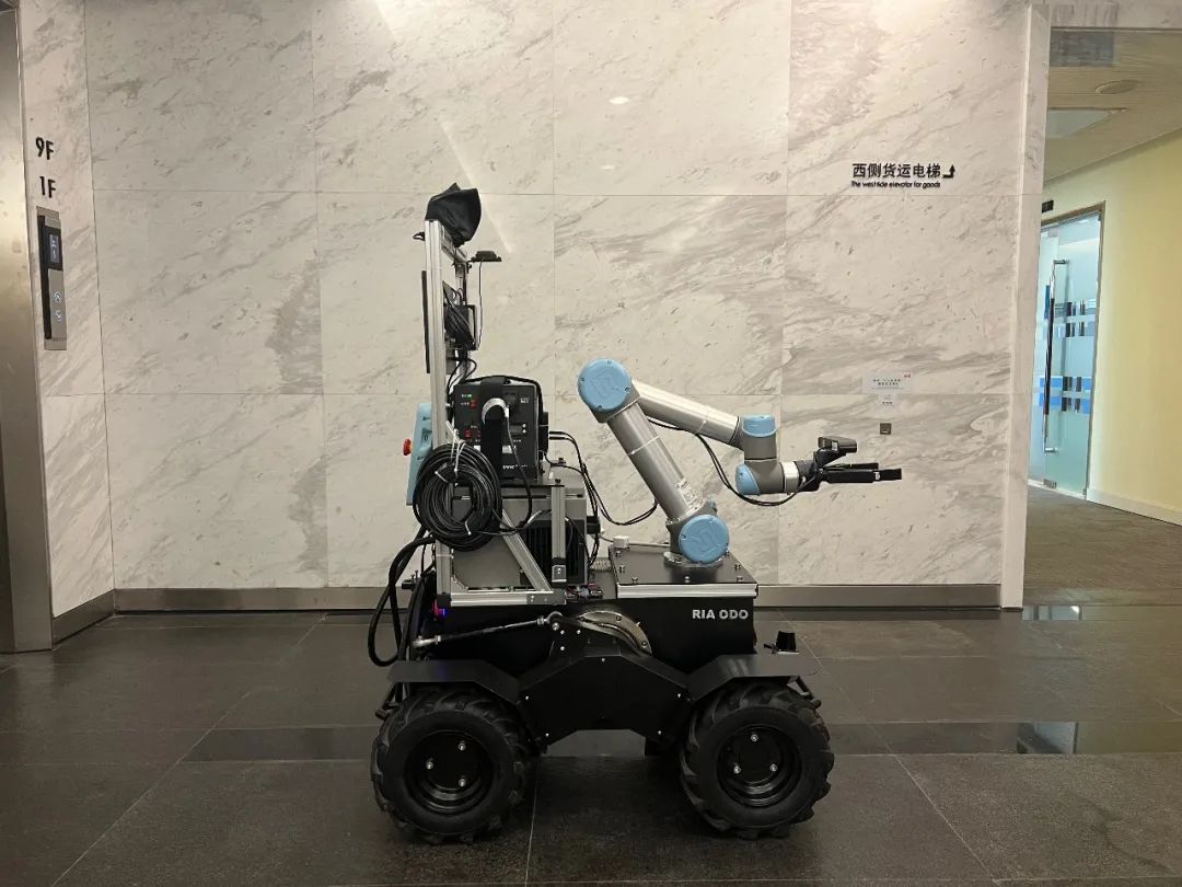 模塊化+定制化，復(fù)合機(jī)器人為何成為研究大熱門？