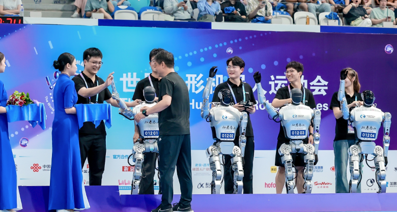 2025世界人形機器人運動會，山東優寶特交卷！