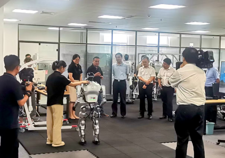 劉強調研機器人產業時強調：主動作為靠上服務 全力助企做大做強